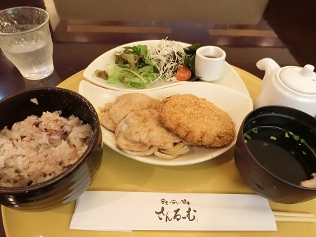 豚ロース生姜焼きと卯の花コロッケ定食